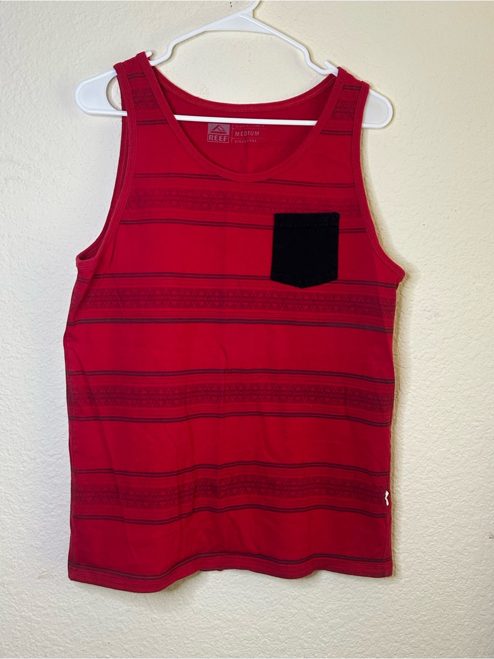 Reef Red Striped Tank Black Pocket Accent Casual Outdoor Fishing Active Summer M